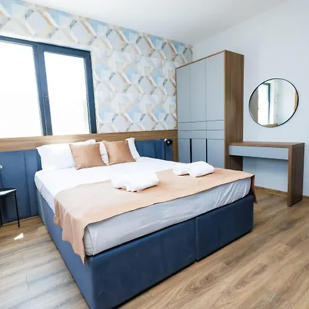 Boulevard Hotel *