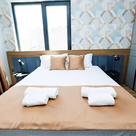 Boulevard Hotel *