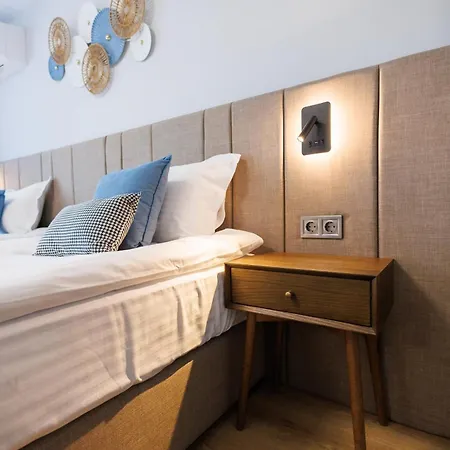 Boulevard Hotel *
