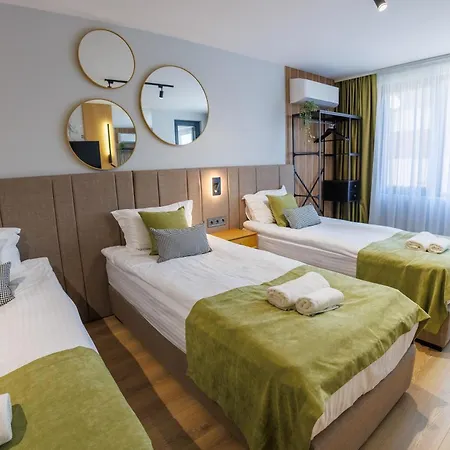 Boulevard Hotel *