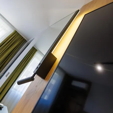 Boulevard Hotel *